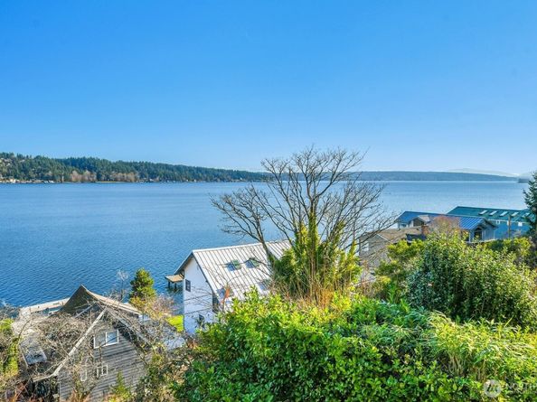 10742 Lakeside Avenue NE, Seattle WA 98125