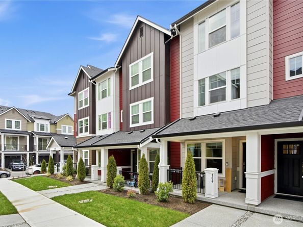 19244 NE 69th Circle 104, Redmond WA 98052