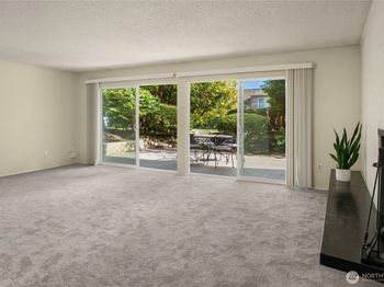 2501 Canterbury Ln E