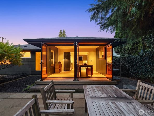 1207 26th Avenue E, Seattle WA 98112