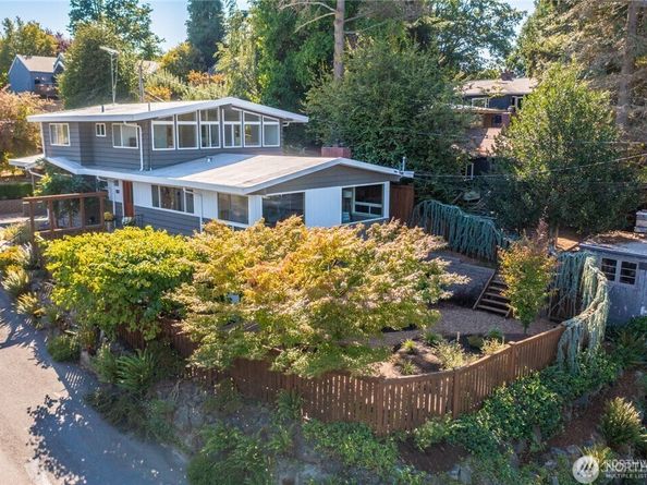 3215 NE 103rd Street, Seattle WA 98125