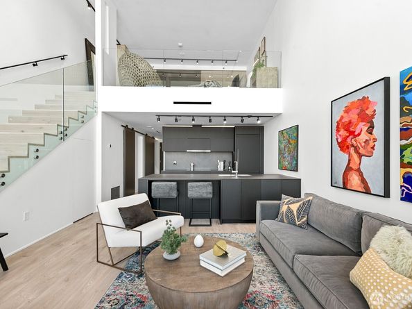 2717 Western Avenue PH04, Seattle WA 98121