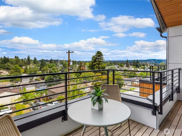 3901 S Cloverdale Street E, Seattle WA 98118