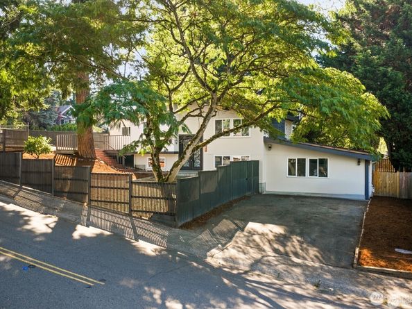 8801 NE 140th Place, Kirkland WA 98034