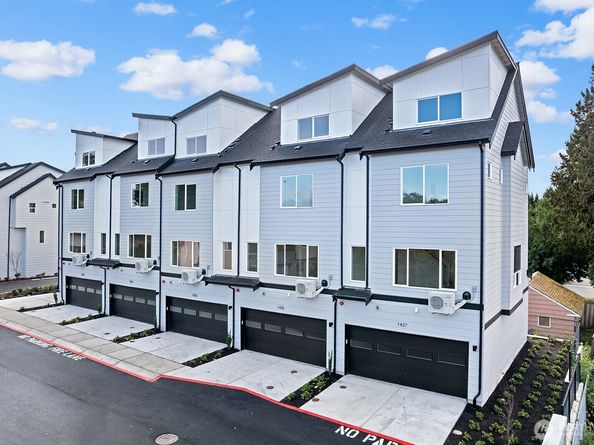 1423 SW 111th Lane, Seattle WA 98164