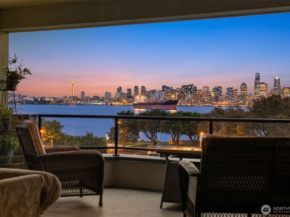 1333 Harbor Avenue SW 204, Seattle WA 98116