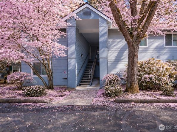 10026 NE 127th Place D117, Kirkland WA 98034