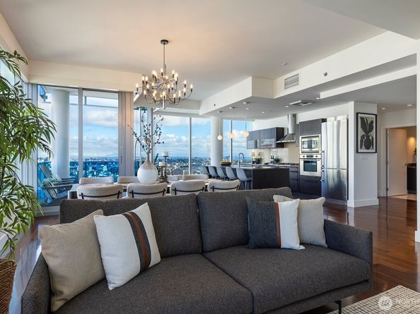 737 Olive Way 3702, Seattle WA 98101