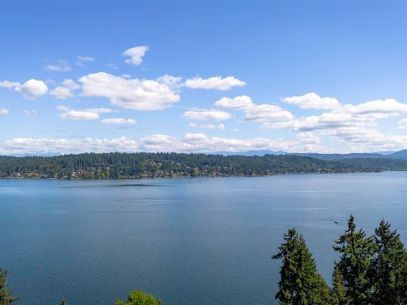 2500 171st Avenue SE, Bellevue WA 98008