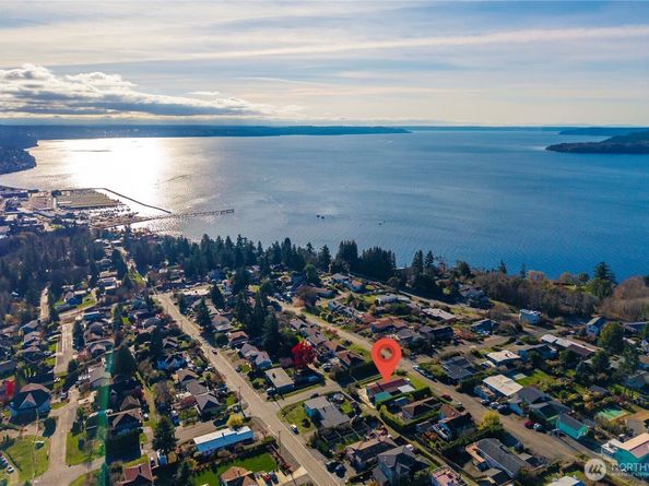 304 S 213th Street, Des Moines WA 98198