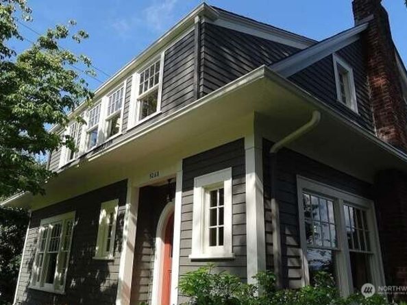 5268 18th Avenue NE, Seattle WA 98105