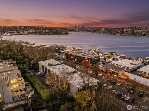 2001 Westlake Avenue N 32, Seattle WA 98109