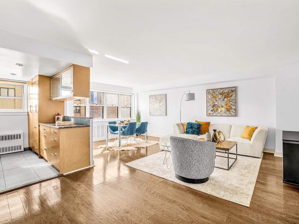 155 East 38th Street 21G, New York NY 10016