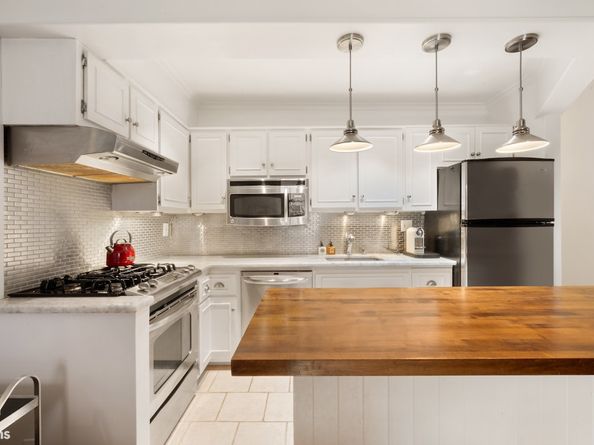 260 West 10th Street 2E, New York NY 10014