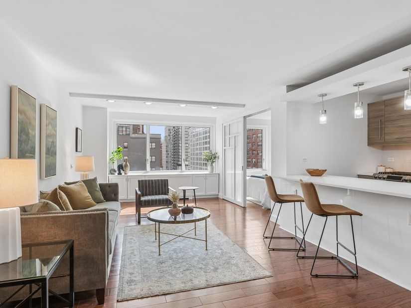 201 East 25th Street 10D, New York NY 10010