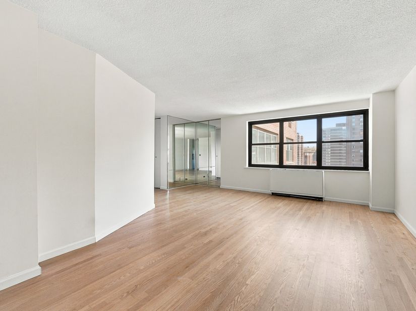 200 East 24th Street 1801, New York NY 10010
