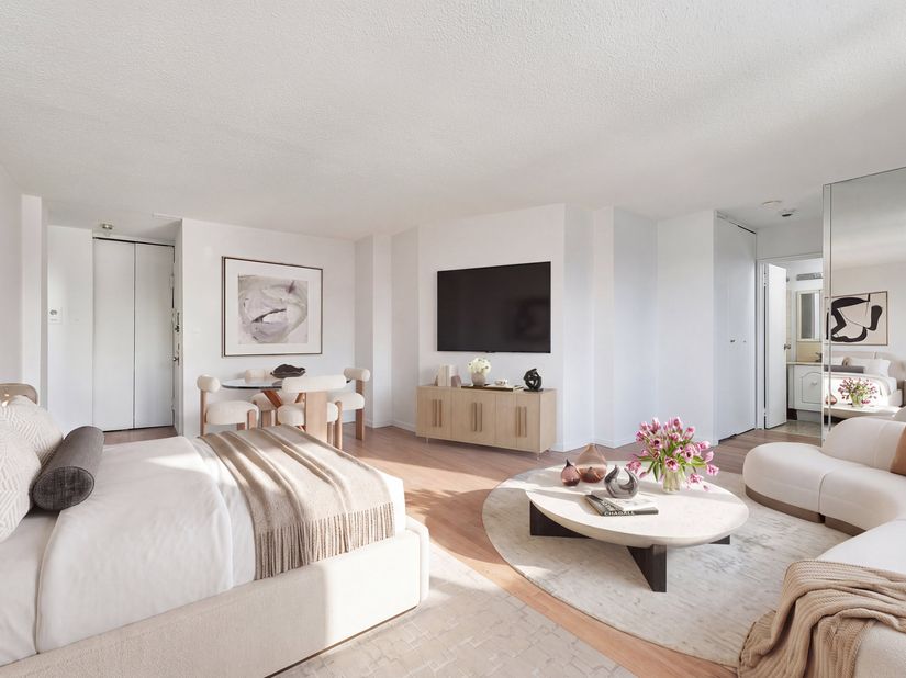 200 East 24th Street 1801, New York NY 10010