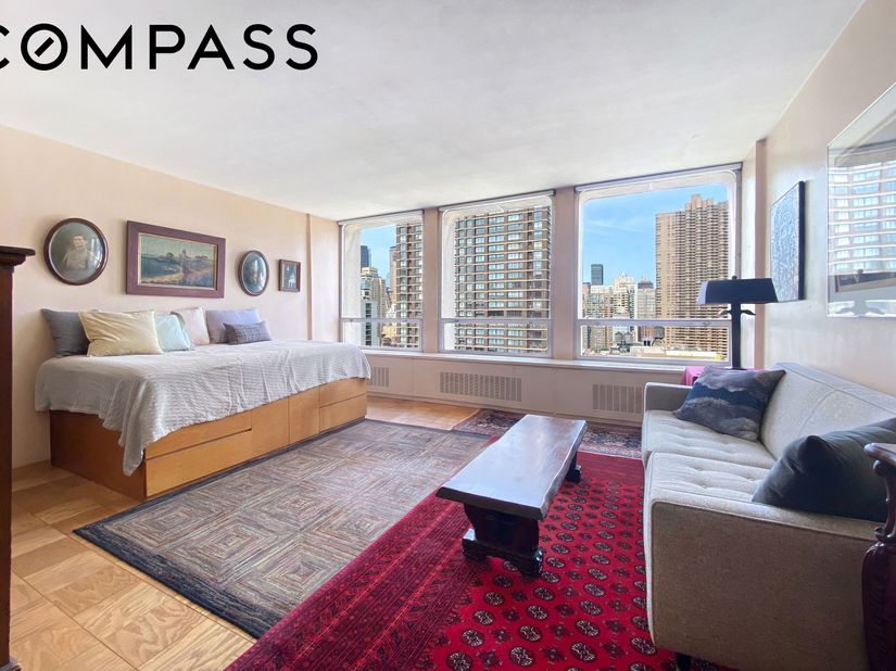300 East 33rd Street 21E, New York NY 10016