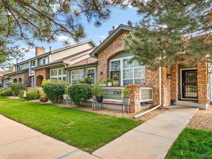 2769 W Greens Court, Littleton CO 80123