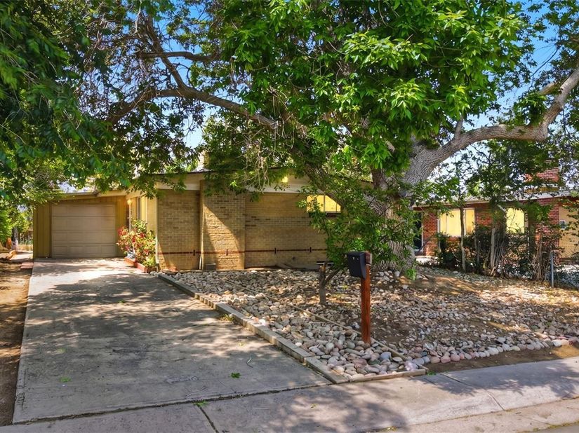1225 Dallas Street, Aurora CO 80010