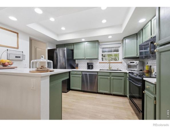 2598 S Vaughn Way B, Aurora CO 80014