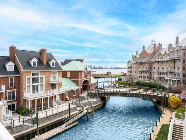 201 Shearwater Ct West 33, Jersey City NJ 07305