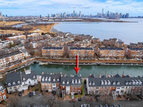 10 Half Moon Isle 10, Jersey City NJ 07305