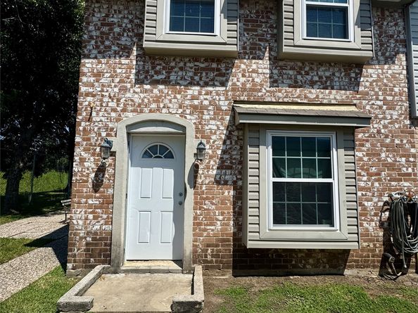 1911 Sherwood Forest Street 17, Houston TX 77043