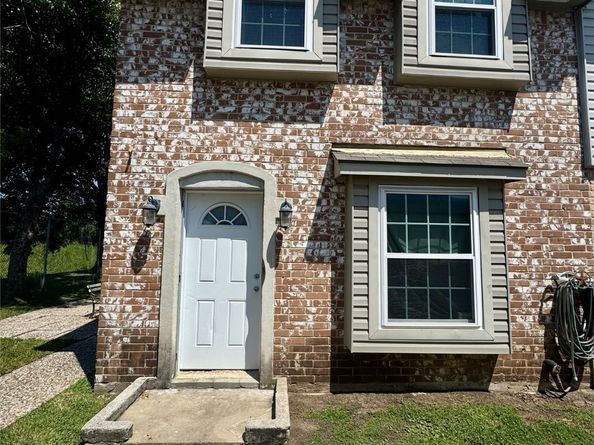 1911 Sherwood Forest Street 17, Houston TX 77043