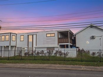 6723 South Loop E