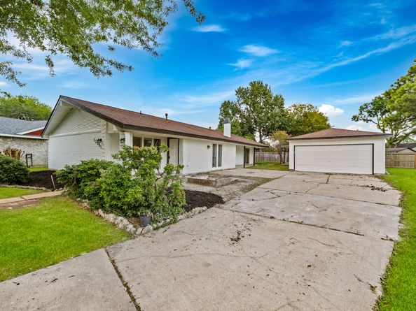 12315 Scarcella Lane, Meadows Place TX 77477