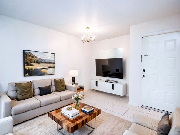 2818 S Bartell Drive S 6, Houston TX 77054