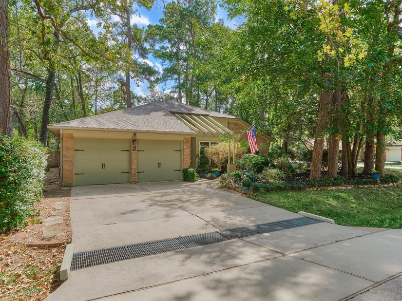 2 Rock Pine Court, The Woodlands TX 77381