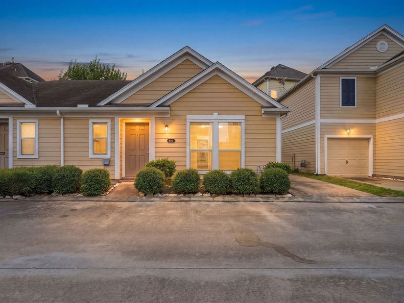 4506 Plum Creek Forest Lane, Houston TX 77087