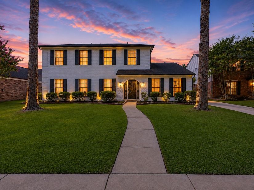 16011 Pinyon Creek Drive, Houston TX 77095