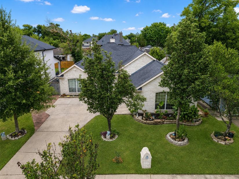 1914 Restridge Drive, Houston TX 77055