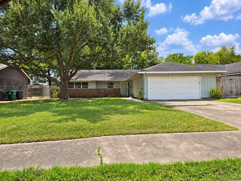 4829 Hummingbird Street, Houston TX 77035