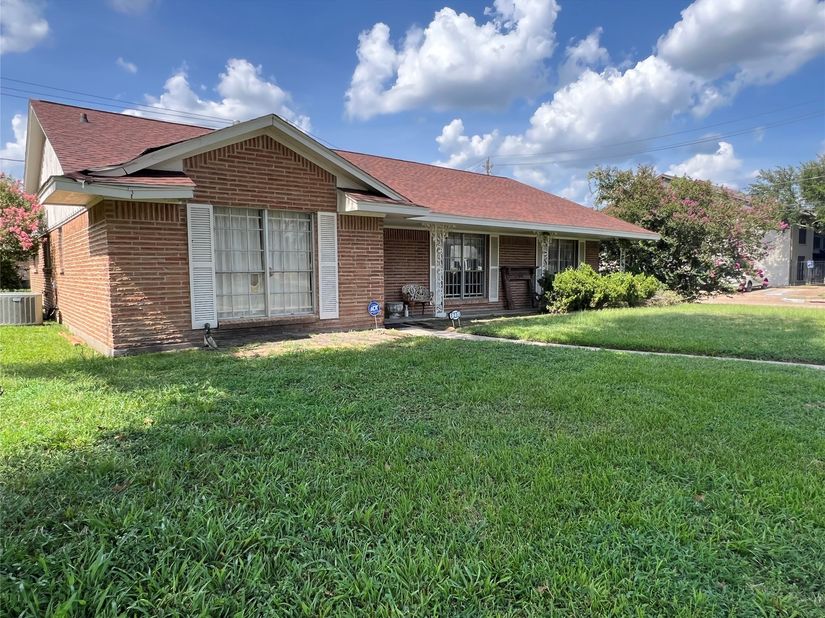 2203 Droxford Drive, Houston TX 77008