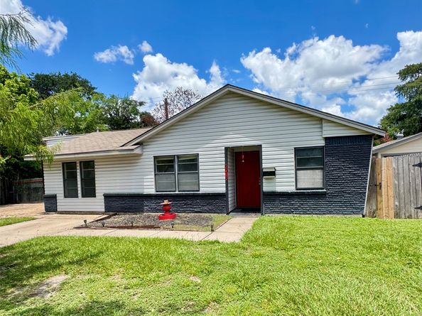 6018 W 43rd Street, Houston TX 77092