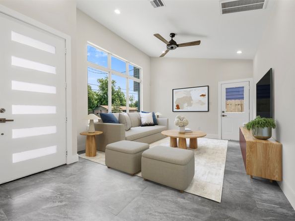 1277 Dewalt Street, Houston TX 77088