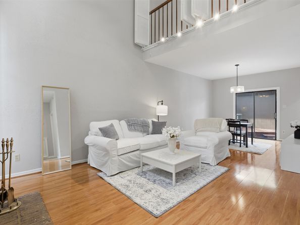 701 Bering Drive 102, Houston TX 77057