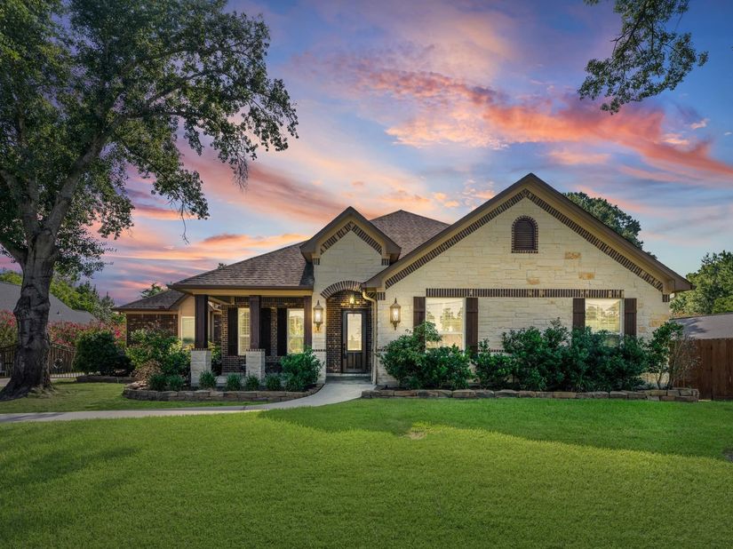 727 Baker Drive, Tomball TX 77375