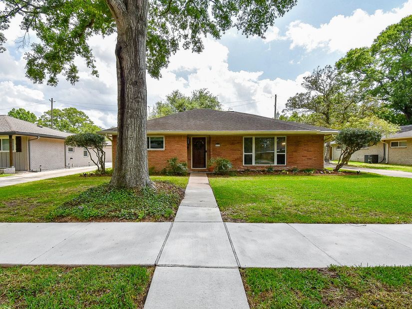 5727 Arboles Drive, Houston TX 77035