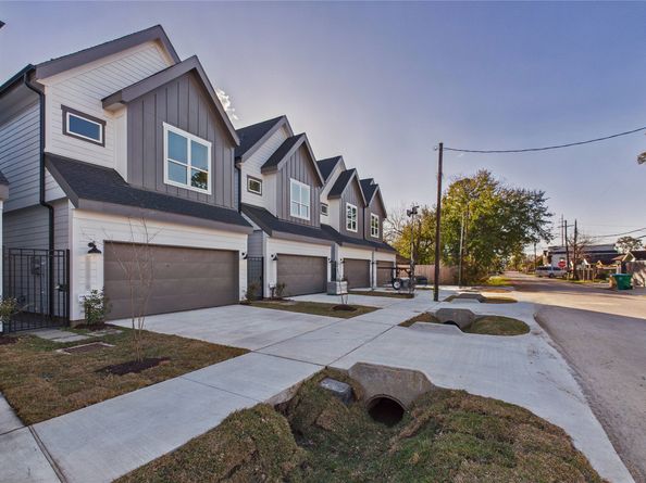 5027 Golden Forest Drive C, Houston TX 77091