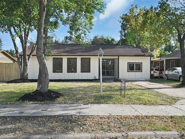 5926 Belneath Street, Houston TX 77033