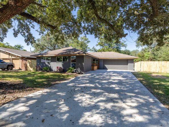 11106 Huggins Drive, Houston TX 77035