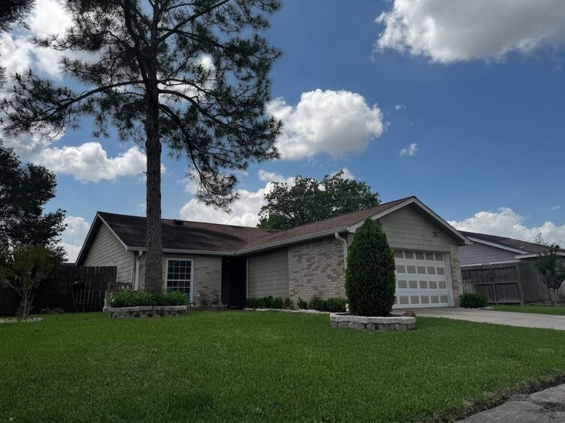 10119 Towne Mist Drive, Sugar Land TX 77498