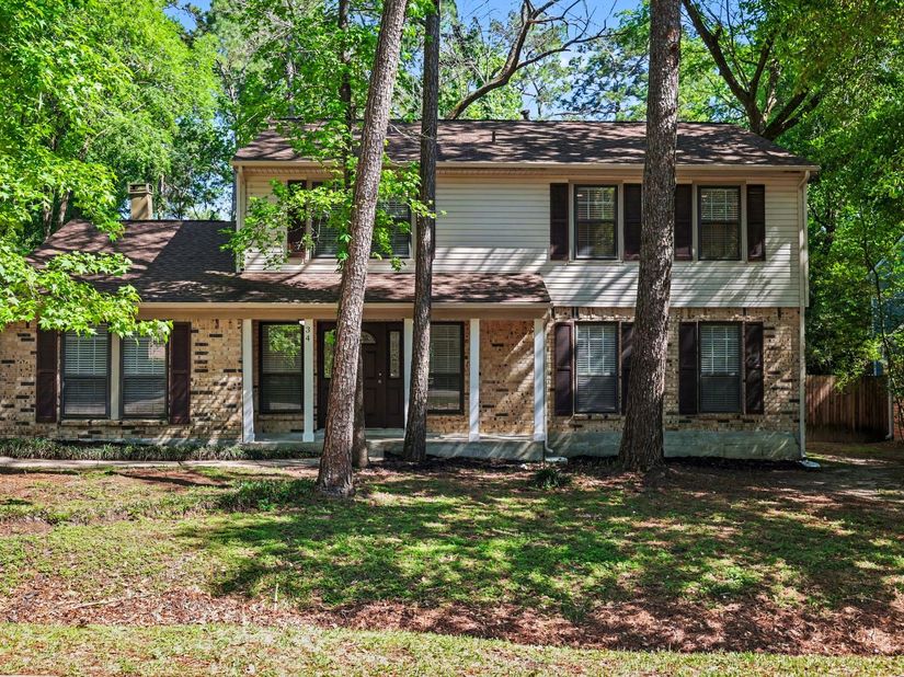 34 E Wandering Oak Drive, The Woodlands TX 77381