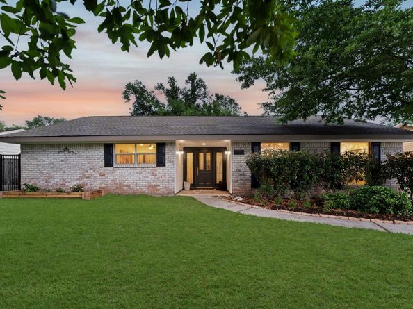 1918 Stebbins Drive, Houston TX 77043