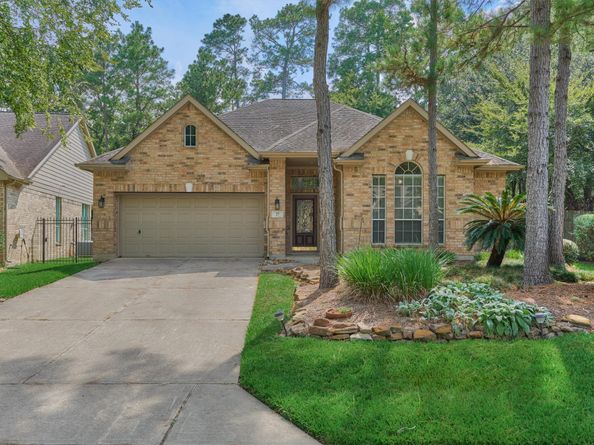 27 S Belfair Place, The Woodlands TX 77382